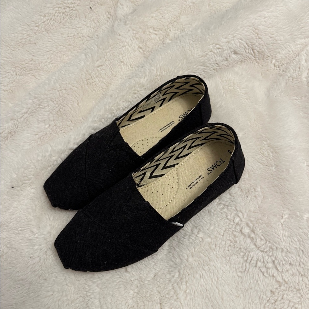 TOMS Women's Black Slip-On Shoes